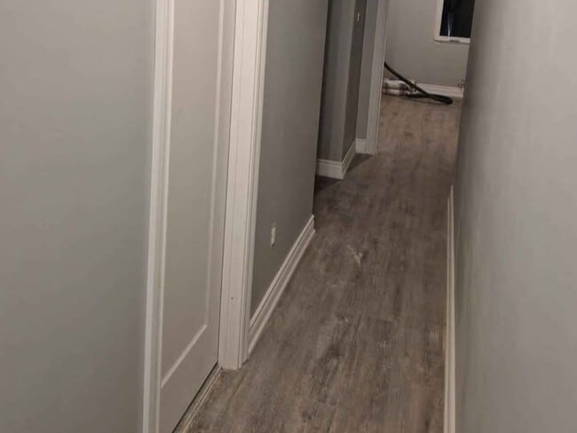 Building Photo - Fully Updated Second Floor Apartment (1 Bed, 1 Bath)