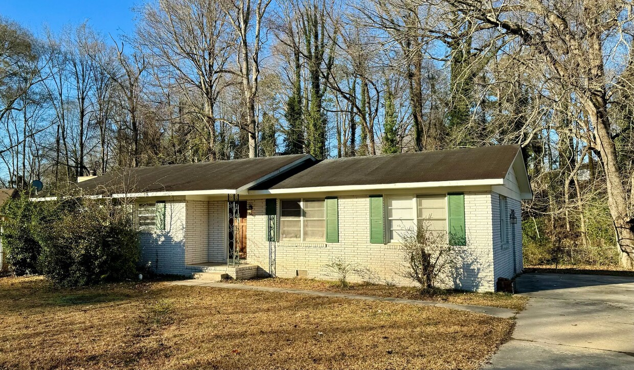 Primary Photo - RENOVATED 3 Bed/2 Bath Ranch Under $1,400!...