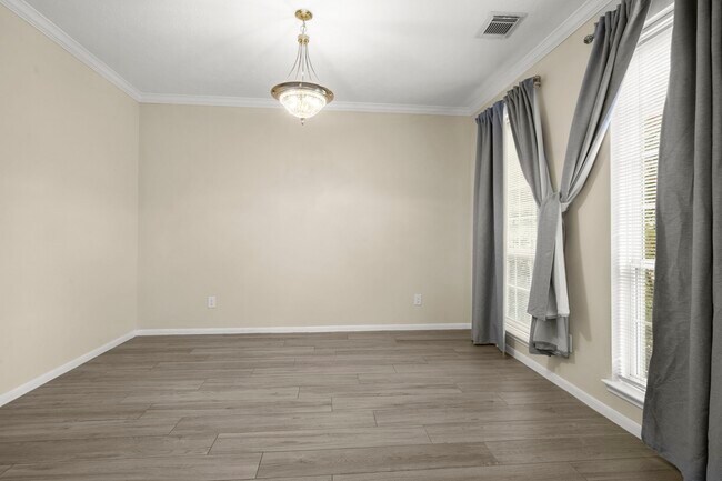 Foto del edificio - 16303 Lakestone Dr