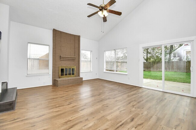 Foto del edificio - 1111 W Brompton Dr