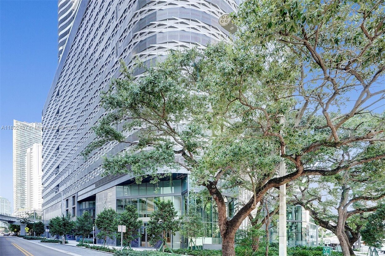 Primary Photo - 1000 Brickell Plaza