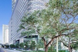 Building Photo - 1000 Brickell Plaza