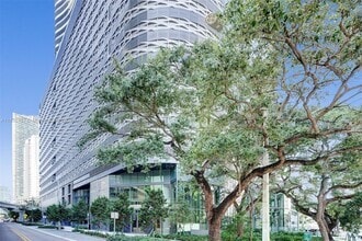 Building Photo - 1000 Brickell Plaza