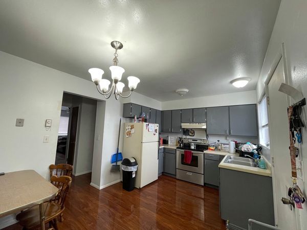 Building Photo - 484 E 500 S