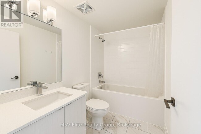 Photo du bâtiment - 859 The Queensway