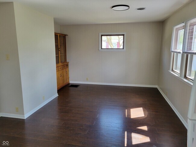 Foto del edificio - 10570 Barmore Ave