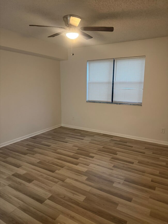 Photo - 560 S Park Rd Townhome