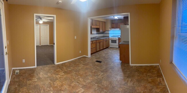 Foto del edificio - $1,950 / - 1800ft2 - 4BR, 2BA Cute North s...