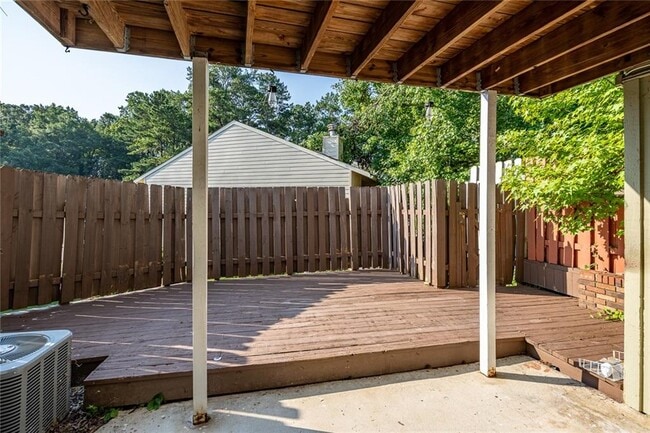Building Photo - 739 Hanover Ln SE