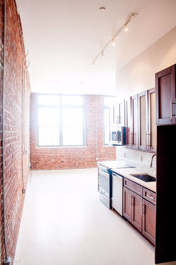 Primary Photo - 275 Medford St