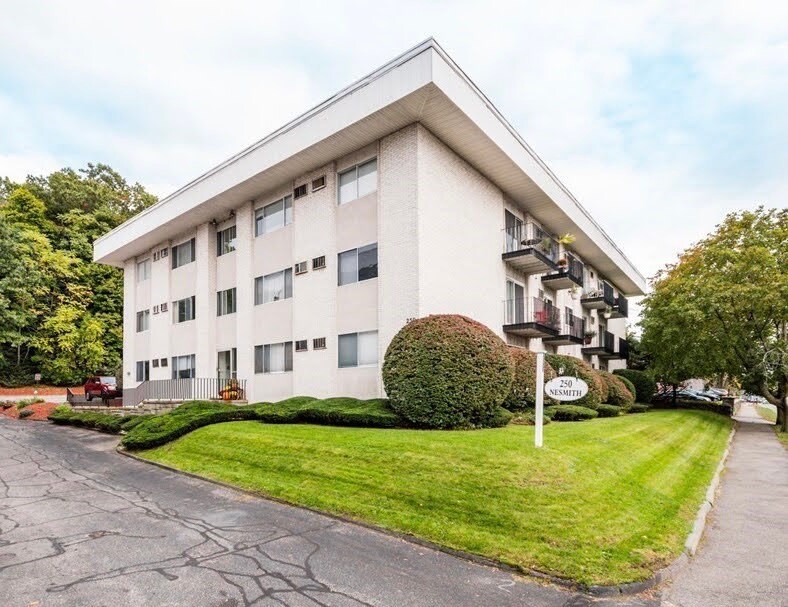 Primary Photo - 250 Nesmith St