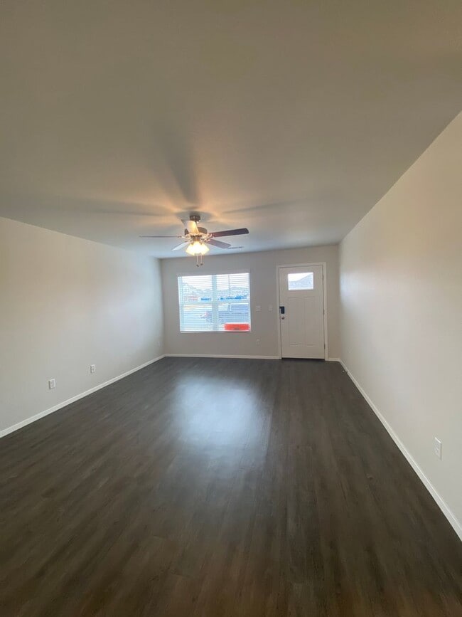 Building Photo - *Pre-leasing* Three Bedroom | Two Bathroom...