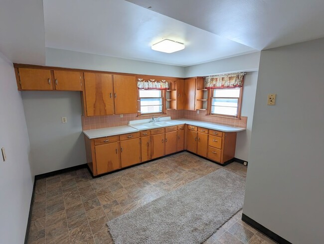 Foto del edificio - Timeless Elegance in this Classic Brick Ranch