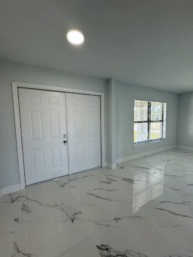 Building Photo - Modern Meets Convenience: Newly Built Home...