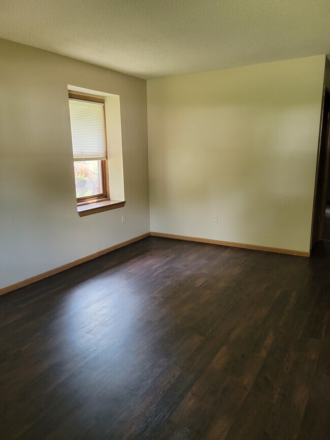 Colonial Park Apartments Apartments in Tonganoxie, KS