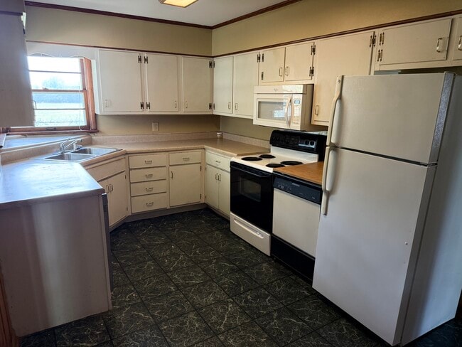 Kitchen - 2417 Forest Home Rd