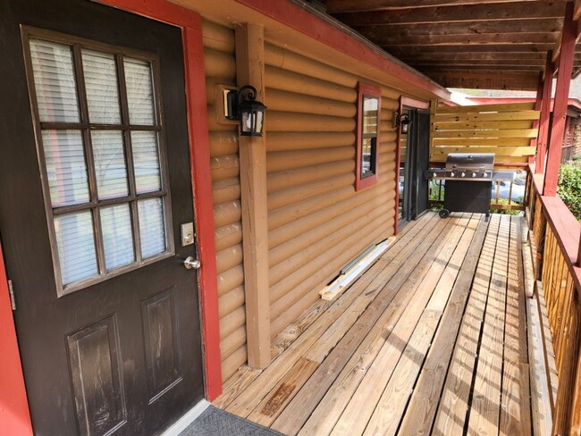 Building Photo - $1,100 - 2 Bedroom / 1 Bath Unfurnished Log Cabin Near Cherokee