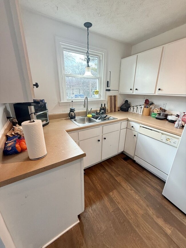 Photo - Inglewood Charmer! 3 Bedroom 2 Bath House with back deck & partially fenced yard