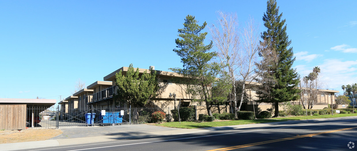 Building Photo - Townhouse South Hills