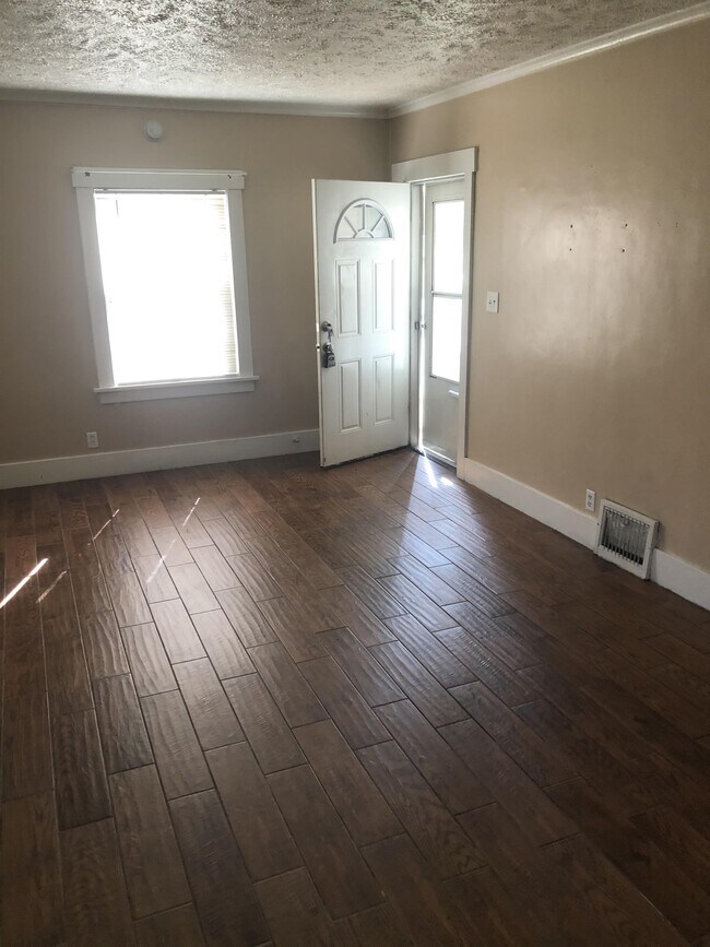 Foto del edificio - 4602 Larimore Ave