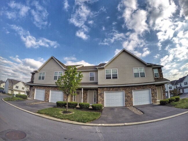 Foto del edificio - Spacious 3-Bedroom Townhouse in Boalsburg ...