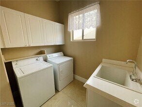Building Photo - 231 Cliff Valley Dr