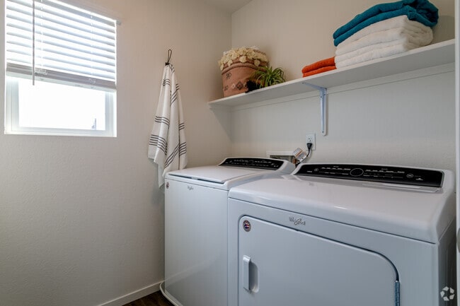 4BR, 2.5BA - 1,811SF - Aspen Vista at Anchor Pointe