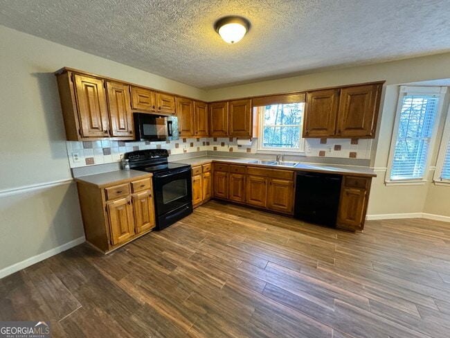 Building Photo - 114 Trailwood Ln