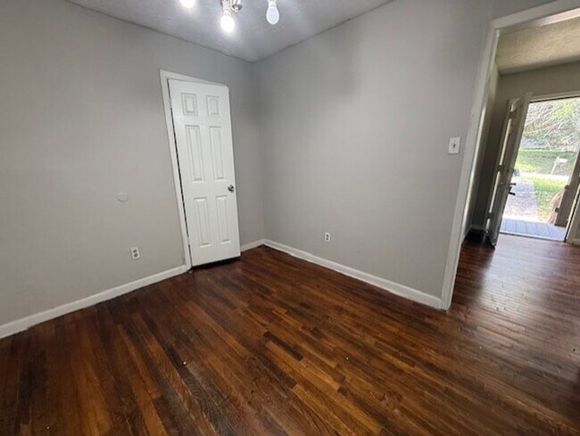 Foto del edificio - Charming 3 Bedroom Home on Secluded Street – Available Now!