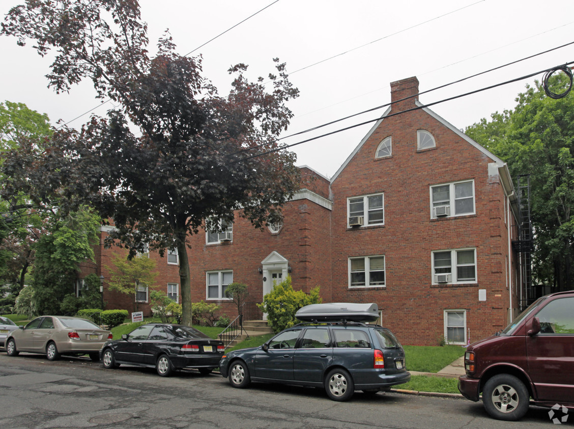 Building Photo - 735 Elm Ave