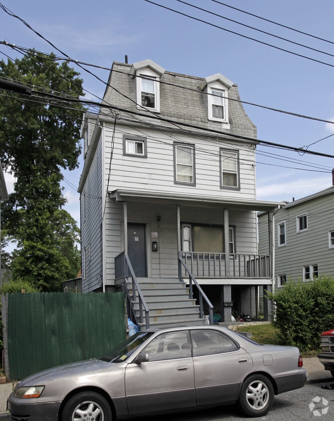 Primary Photo - 18 Maple Ave