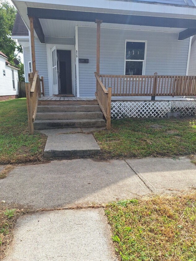Primary Photo - 515 W Franklin St