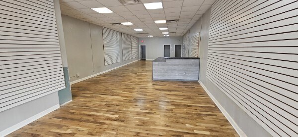 Foto del edificio - 710 S Main St