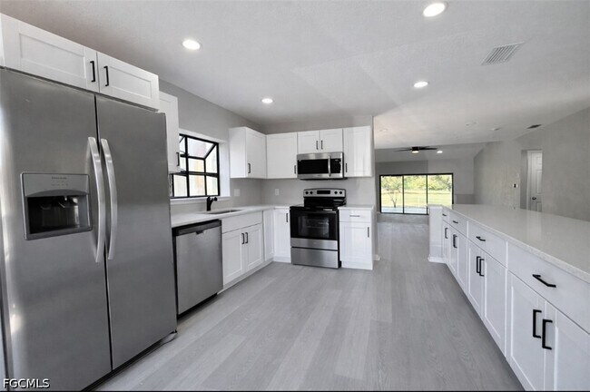 Foto del edificio - 7377 Constitution Cir