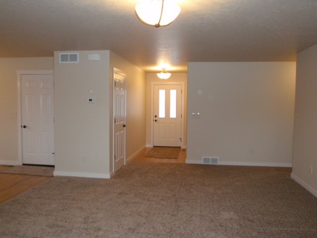 Foto del edificio - Half month free with a six month lease