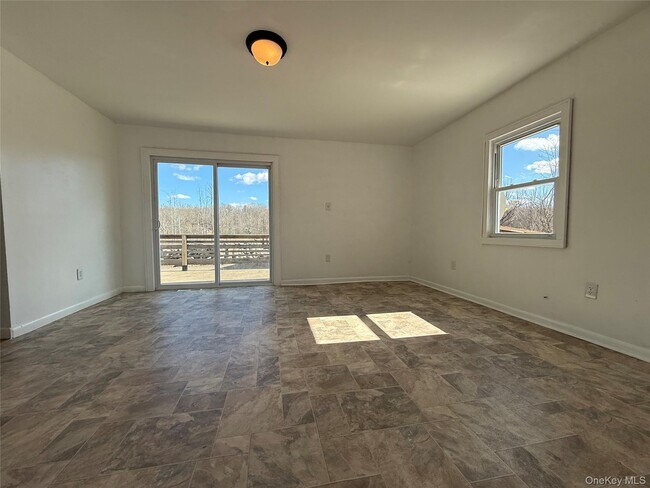 Foto del edificio - 657 Eatontown Rd