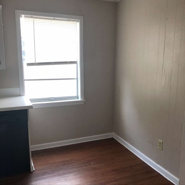 Building Photo - 131 Ridgedale Dr