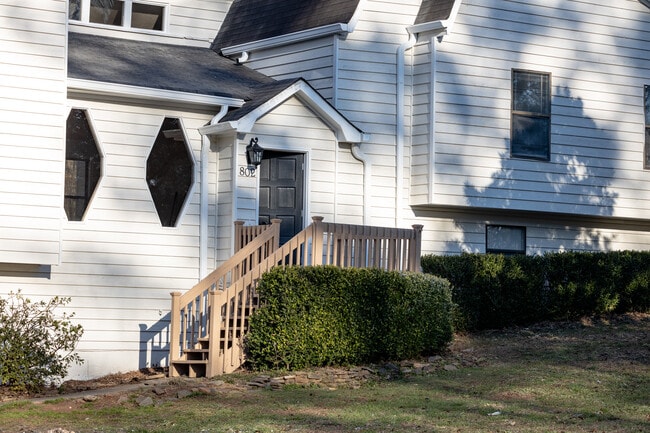 Building Photo - 802 Montclaire Plz