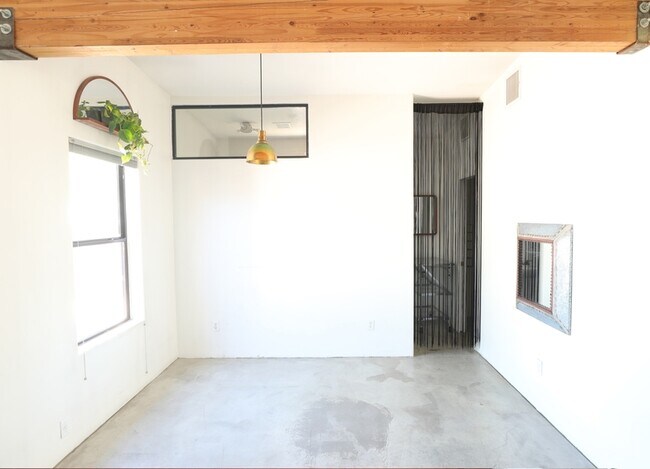Foto del edificio - 421 E Lester St