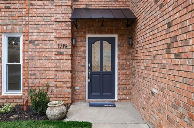 Foto del edificio - 1719 Altacrest Dr