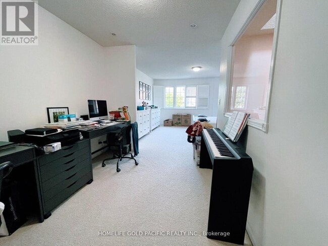 Building Photo - 28-1228 Sommerset Way