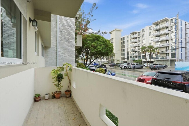 Foto del edificio - 9881 W Bay Harbor Dr