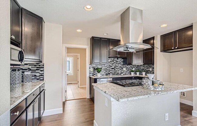 Building Photo - Stylish Westwood home with large patio