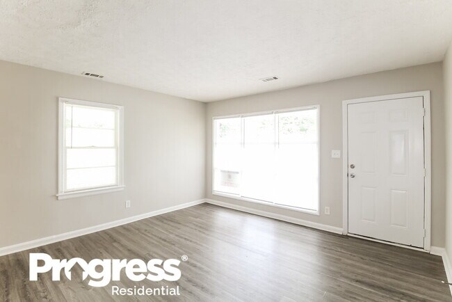 Building Photo - 2855 Mitchell Dr