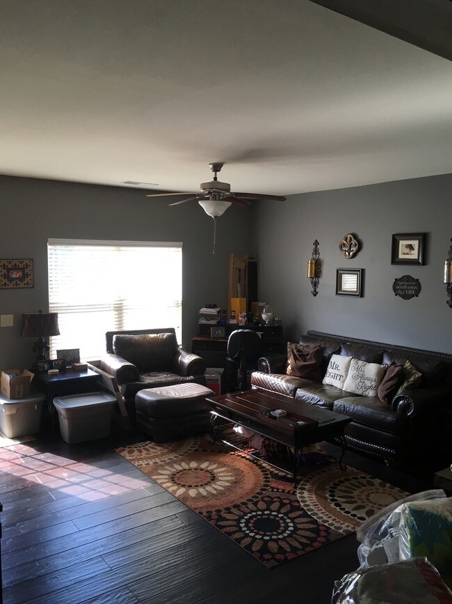 Foto del edificio - 735 Tulip Grove Rd