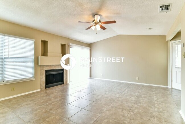 Foto del edificio - 3 Bedroom Pet-Friendly Home in San Antonio, TX with Main Street Renewal
