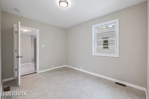 Building Photo - 3 br, 2 bath House - 666 Maple Ave