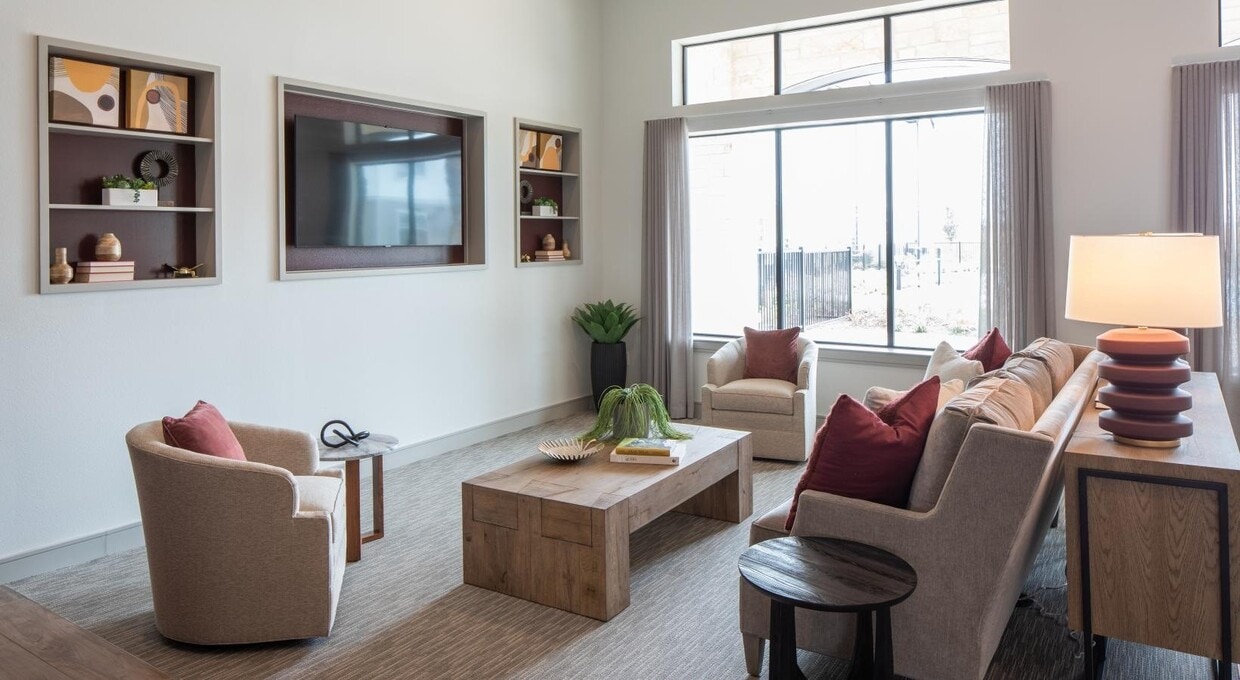 Foto principal - 12111 S Main St