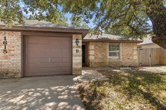 Building Photo - 1615 Libby Ln