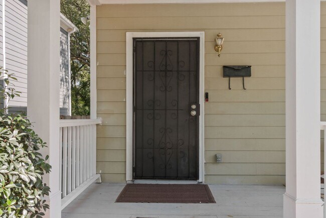 Building Photo - South West Atlanta 30310 - 3 bedroom, 2.5 ...